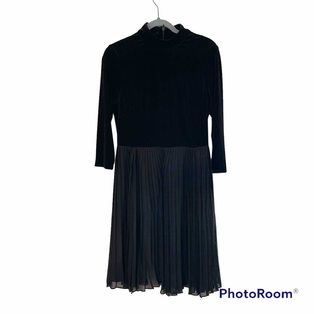 Adrianna Papell Velvet Top Fit and Flare Pleated
Chiffon Skirt Dress Size 8